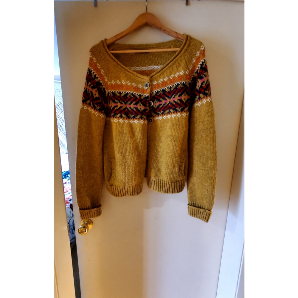 Sweater/cardigan